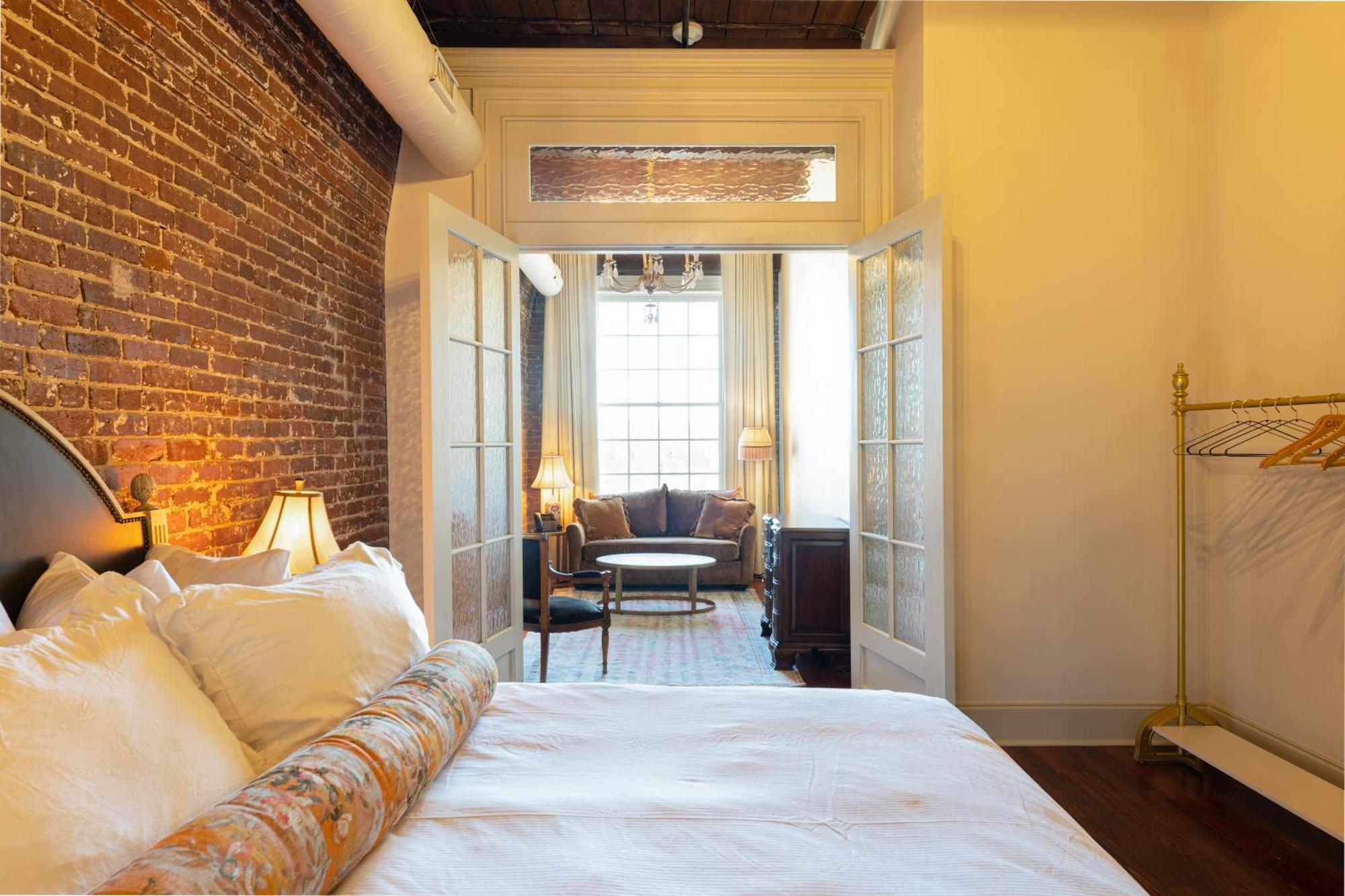 Hotel Cleo, Knoxville Downtown, A Tribute Portfolio Hotel Exterior foto